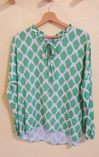 Bluse mit grünen Rauten