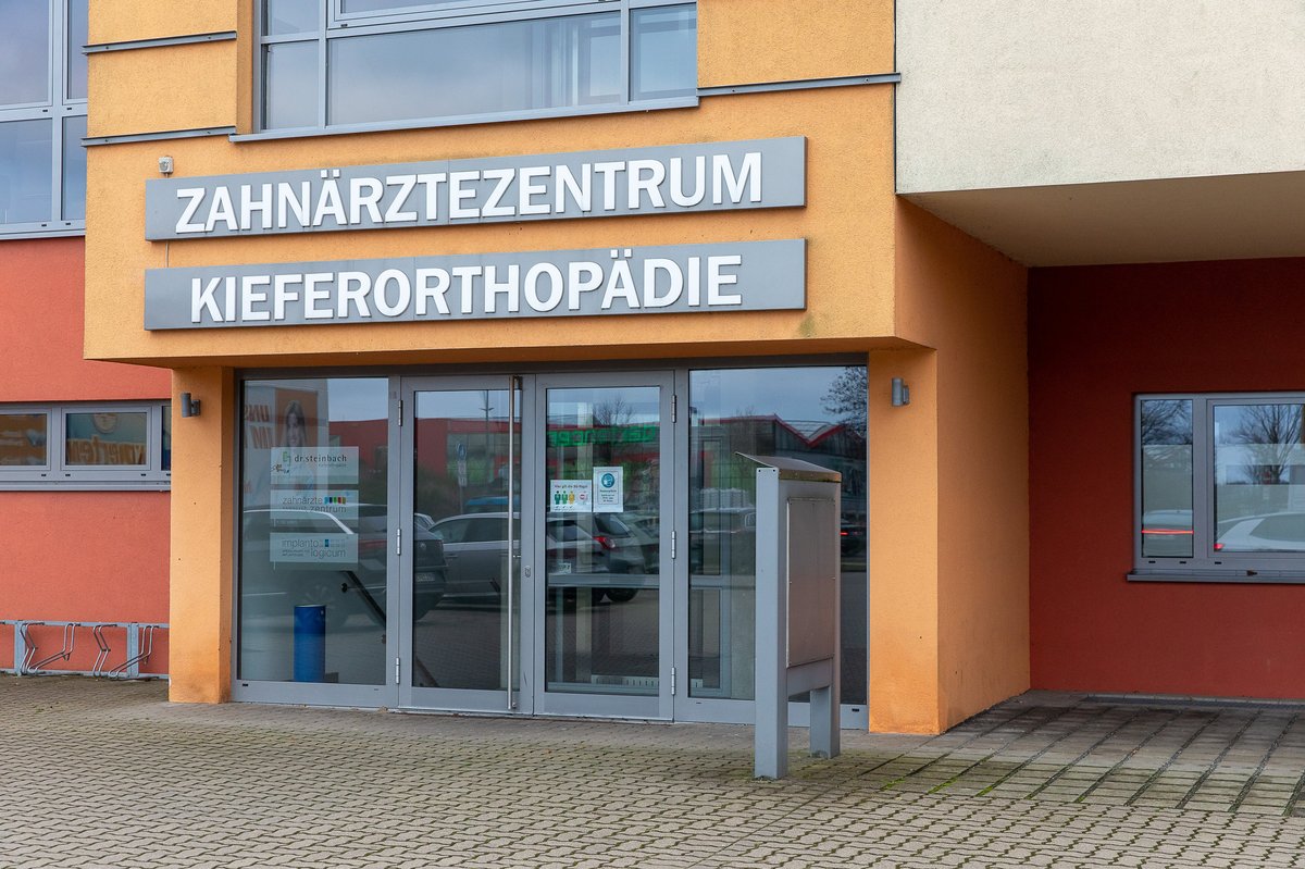 Zahnaerztezentrum_Bild.jpg